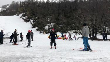 El centro de esquí cercano a lago Hermoso tendrá tres nuevas pistas de esquí gracias a la instalación de una aerosilla. (Gentileza).-