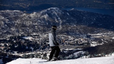 La empresarial del cerro Catedral con el asesoramiento de un especialista en infectología. Archivo