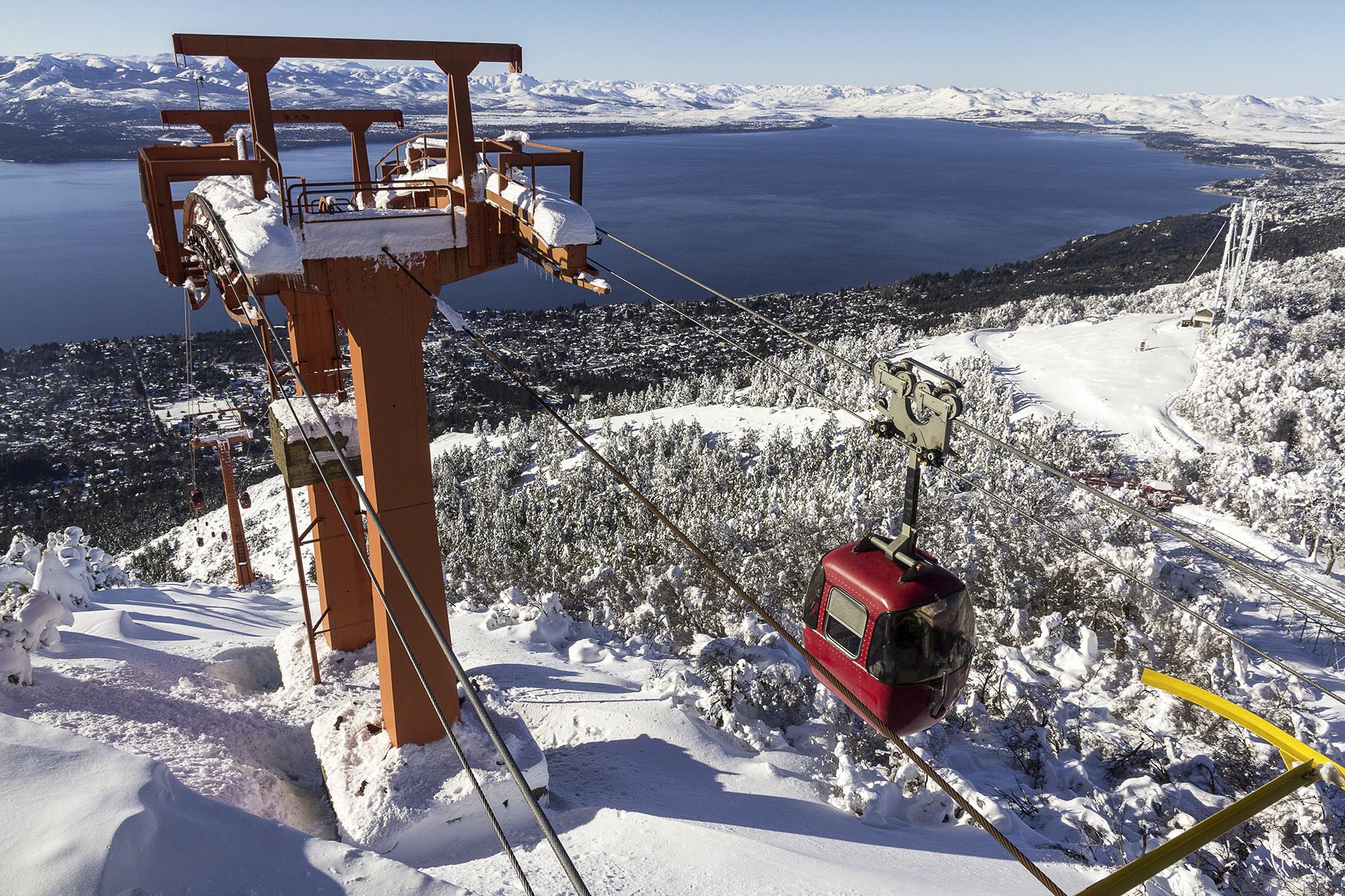 La góndola roja del Teleférico Cerro Otto vuelve a operar a partir de este martes 8 de junio. Archivo