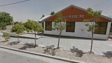 Las clases en la Escuela 298 fueron suspendidas por una posible pérdida de gas. (Captura).-