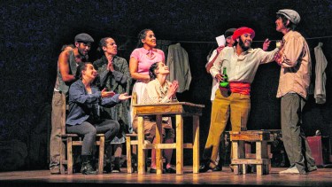 Teatro sobre teatro. La puesta que hoy se repone en Roca es un homenaje a los teatros patagónicos y a Juan Raúl Rithner. 