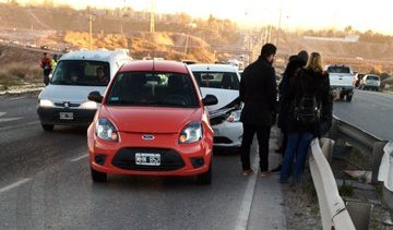 El choque ocurrió alrededor de las 8 y colapsó la Ruta 7 a la altura del Cañadón de las Cabras. (Gentileza @tambonic).-