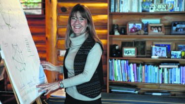 Liliana Llamas, especialista en orientación vocacional. Como parte de su labor da cursos y charlas en Buenos Aires y Bariloche, ciudad donde reside. (Foto Alfredo Leiva)