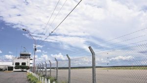 Volvieron a robar un tramo del cerco perimetral del aeropuerto de Roca