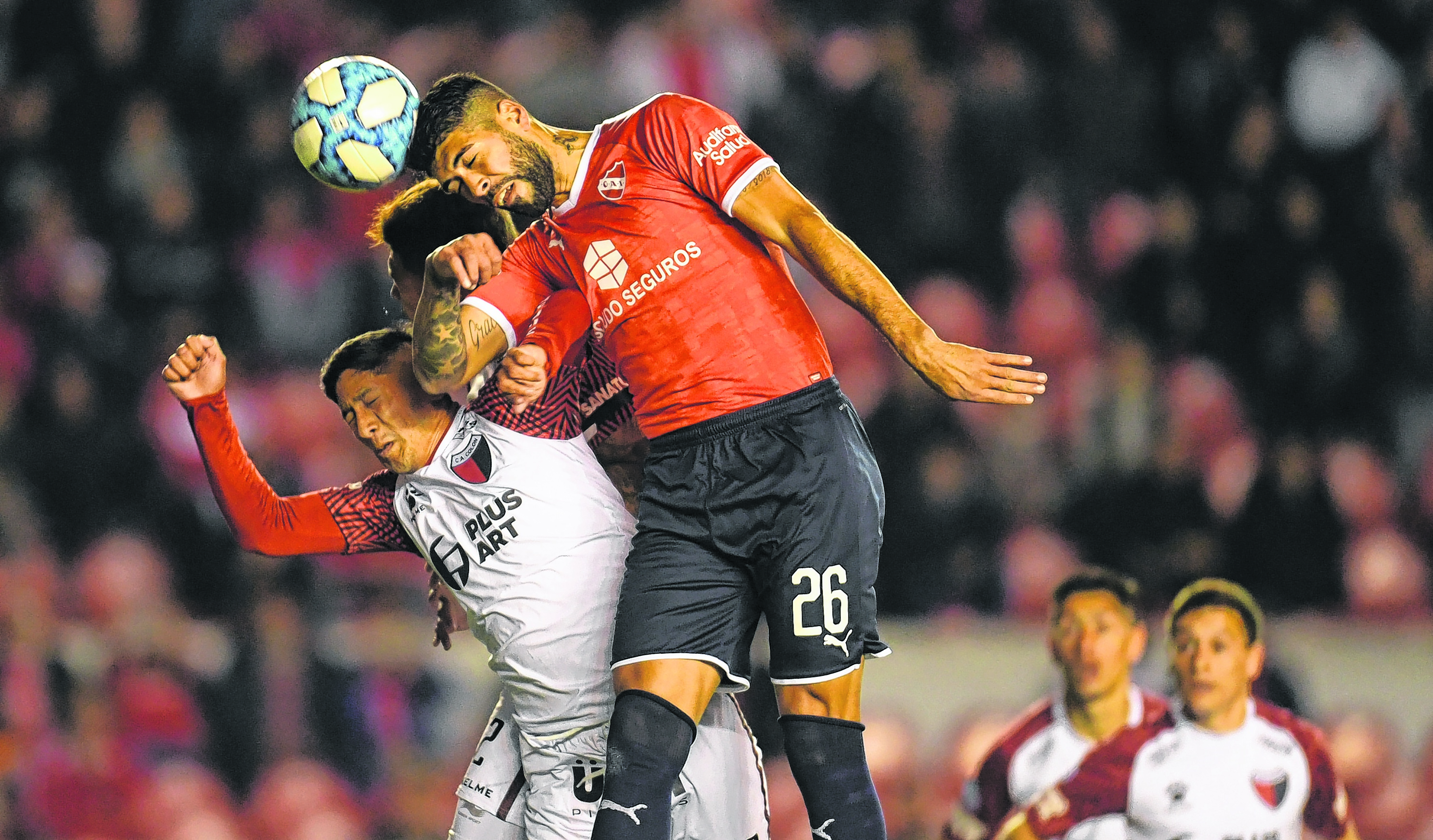 Barbosa llega a conectar el centro de Silva, pero sería Acevedo en contra de su valla el autor del 1-0.