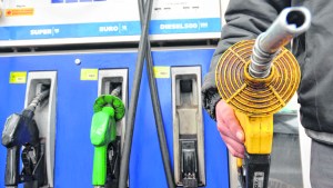 Nación confirmó cambios en el DNU que congeló el precio de los combustibles