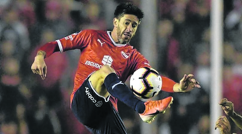 Pablo Pérez, ausente en la caída ante Estudiantes, regresa a la titularidad en Independiente.