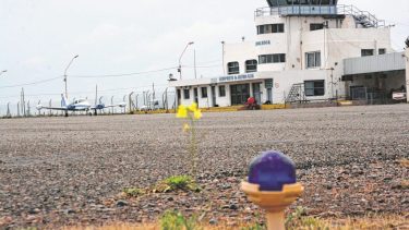 Reactivaron los vuelos nocturnos en el aeropuerto de Roca