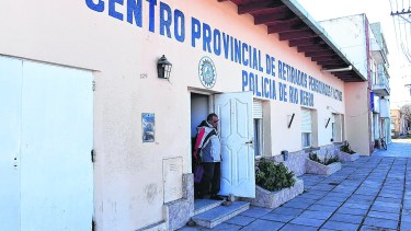 El centro de Retirados de la Policía de Río Negro informó que ya se emitió el decreto autorizando la suba de los haberes.
Foto:Mauricio Martin