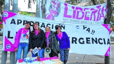Mariana y Diana, a la derecha de la foto, compartiendo la lucha.