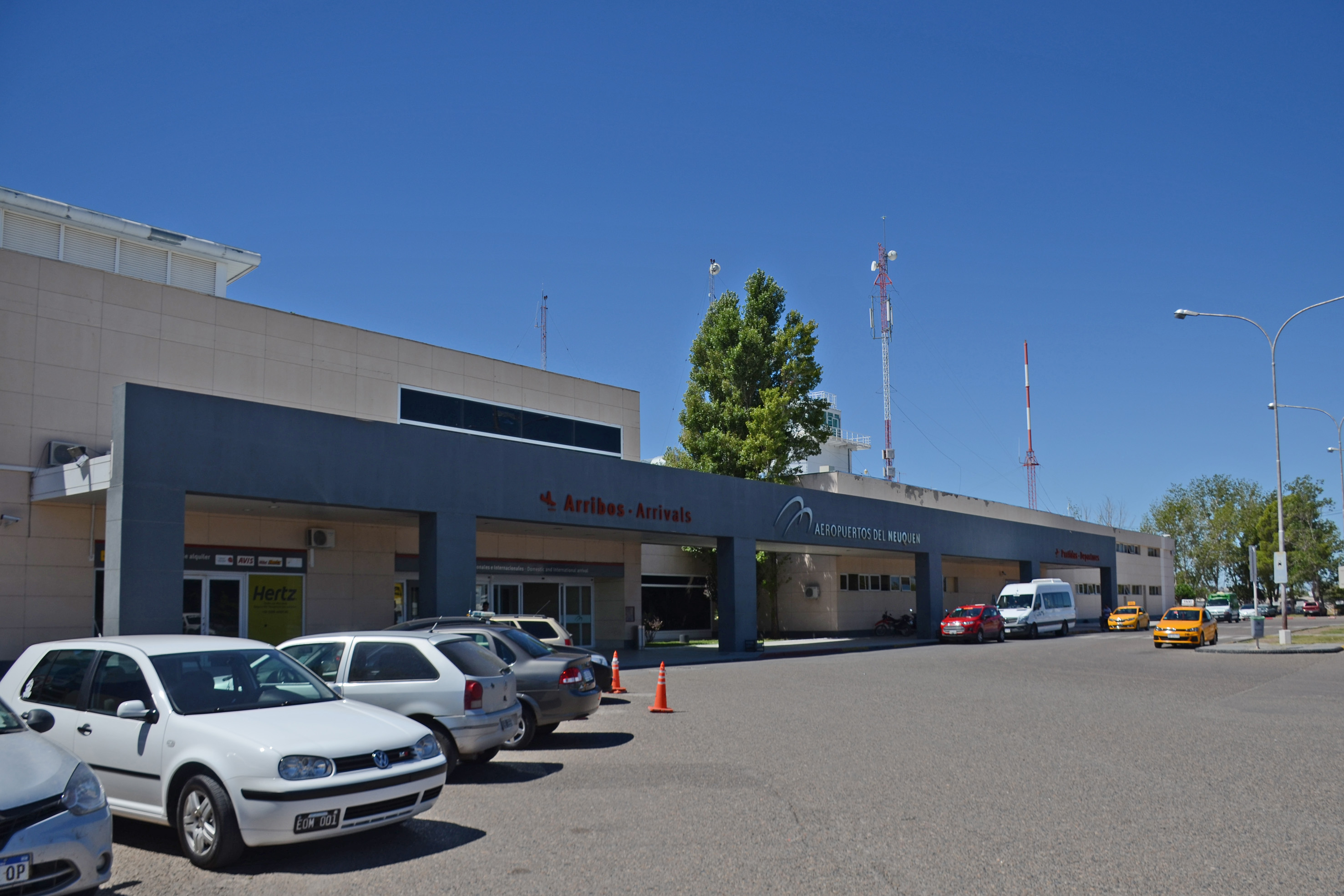 El aeropuerto Juan Domingo Perón aún está en obra y es de donde parten las dos low cost hacia El Palomar. Foto Juan Thomes