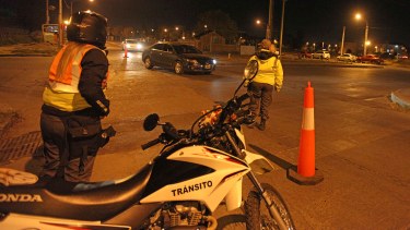 Las inspectoras de tránsito son agredidas por los infractores. Foto: Archivo Juan Thomes