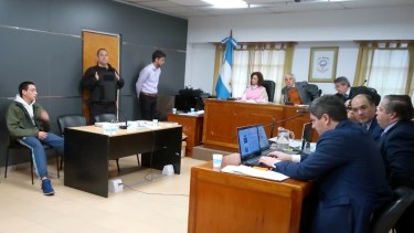 Matías Baldebenito, único acusado por el homicidio de Joaquín Vinez se sentó en el banquillo en la primer jornada del juicio. Foto: Yamil Regules