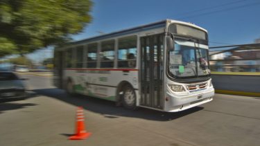 Los choferes de la línea 18 de Mayo permanecen en alerta en Roca