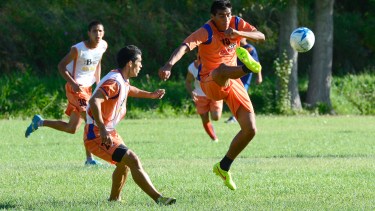 Morán y Roberti, en tiempos que compartían plantel en el Depo. Ahora serán compañeros en la Amistad.