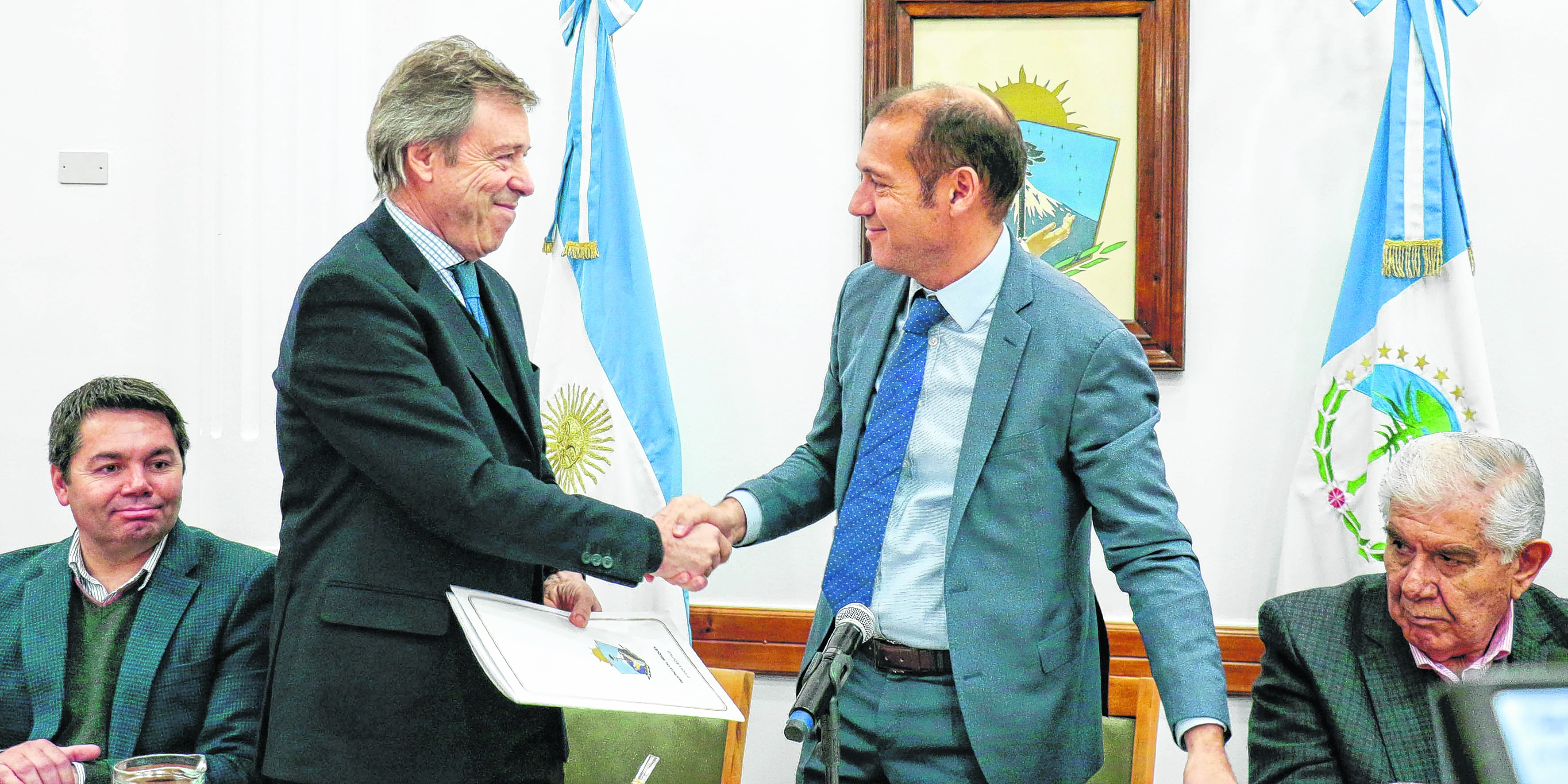 La provincia del Neuquén suma dos concesiones no convencionales
La petrolera del Grupo Techint redobló la apuesta y se quedó con dos nuevas concesiones para la explotación de hidrocarburos.