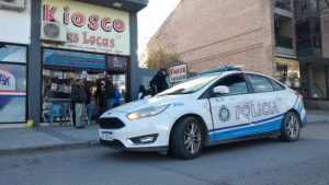 Asaltaron un kiosco en el centro de Roca
