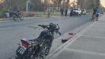 Imagen de Roca: Choque entre motos interrumpió el paso en el Paseo del Bicentenario