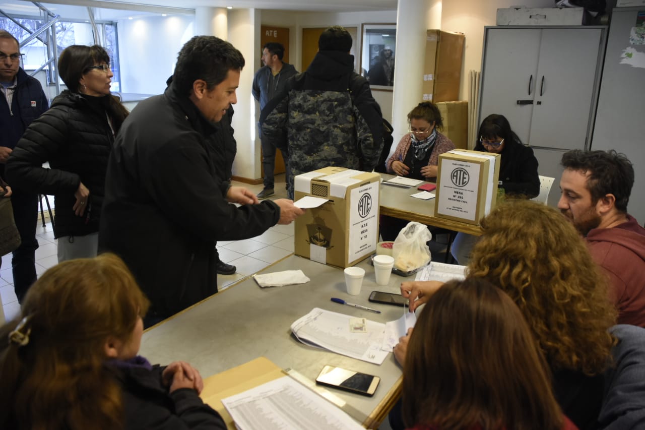 Los afiliados podrán acercarse a las urnas hasta las 20. Foto: Juan Thomes