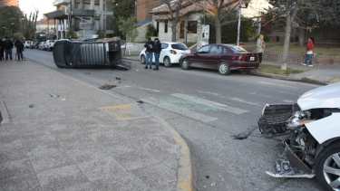 El accidente ocurrió sobre avenida Argentina casi Periodistas Neuquinos. (Foto: Juan Thomes)