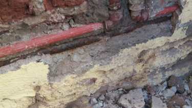 En la Escuela 91 de Senillosa suspendieron las clases por problemas en las cañerías de gas y de agua. (Gentileza).-