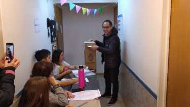 El diputado Sergio Wisky y candidato a renovar la banca votó en Bariloche. Archivo