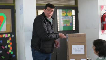 El intendente electo de Cipolletti, Claudio DI Tella votó y criticó las PASO. (Gentileza Moni Plaza)
