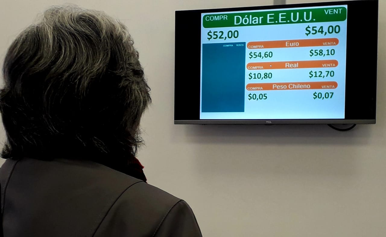 Cotización del dólar hoy al inicio de las operaciones. Foto: Mauro Pérez.