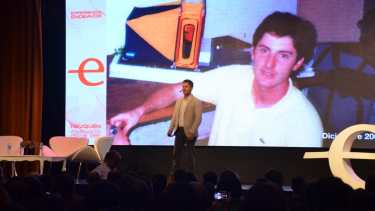 Nicolás García Mayor diseñó refugios de emergencia. (Yamil Regules).-