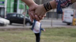 Convocan a familias a adoptar a una adolescente de Viedma