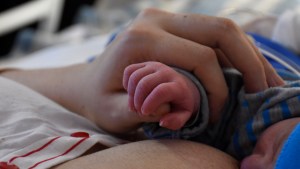 Seis de cada diez niños nacen por cesárea en el sector privado de salud de Neuquén
