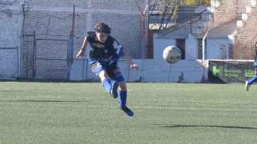 Castro lleva dos goles en la flamante Liga Confluencia. (Foto: Facebook Deportivo Roca)