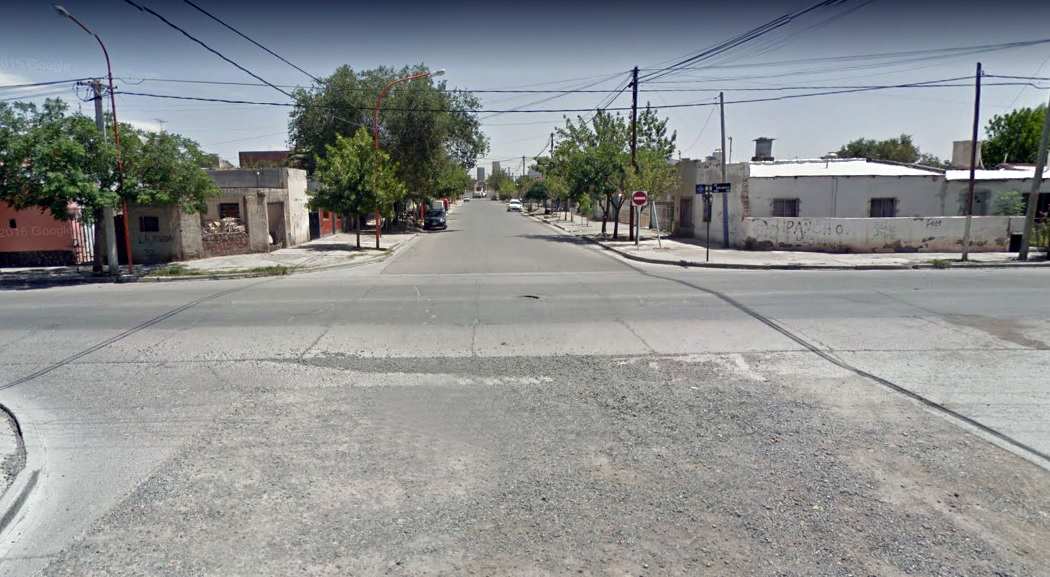 El choque fue en la esquina de las calles Don Bosco y Chile. (Foto: google)