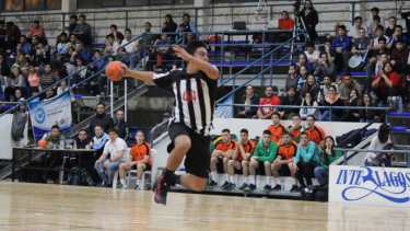 Cipolletti cayó con Petroquímica y descendió al Adultos “B”.