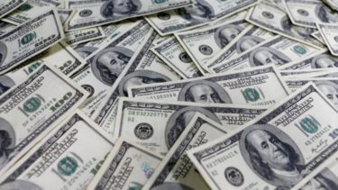 Bajó el dólar: cerró en $59,71 tras un descenso de $2,45
