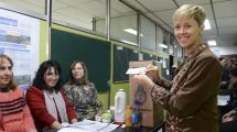 Imagen de García Larraburu votó con singular cábala y expectante por el resultado