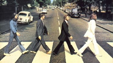 A 50 años de la foto de «Abbey Road», los fans de Los Beatles realizaron un homenaje
