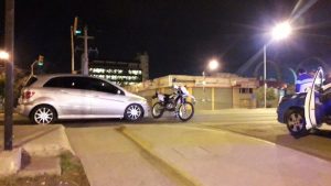 Chocó la moto de un policía por manejar ebria sobre la Ruta 22 en Neuquén