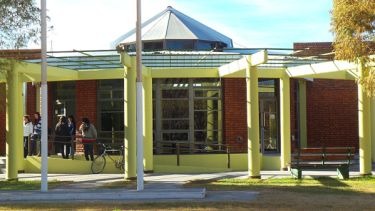 La actividad tendrá lugar en el auditorio de la Facultad de Derecho y Ciencias Sociales. Foto archivo