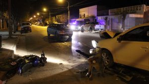 Un motociclista murió tras un triple choque en Centenario