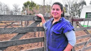 Ellas son las primeras egresadas en Medicina Veterinaria con orientación bovina de la UNRN