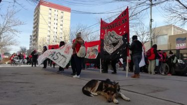Cipolletti: organizaciones sociales protestaron frente a la municipalidad