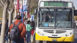 El municipio se reúne con Autobuses Neuquén para analizar la crisis del combustible