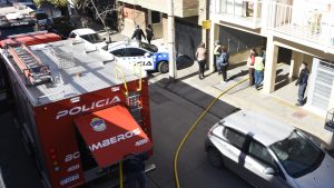Una niña y una mujer afectadas por el incendio de un departamento en Neuquén