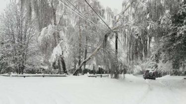Corte de luz en Villa la Angostura para continuar el arreglo del cableado