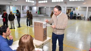 Doñate, Silva y Santillán votaron en Valle Medio
