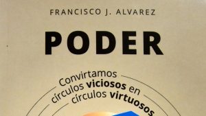 Francisco Álvarez presenta su libro «Poder» en Casa de la Cultura, en Roca
