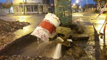 Imagen de Una impresionante fuga de agua despertó a los vecinos en la madrugada en Neuquén