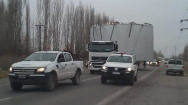 Tránsito afectado sobre Rutas 7 y 17 por el traslado de un tanque