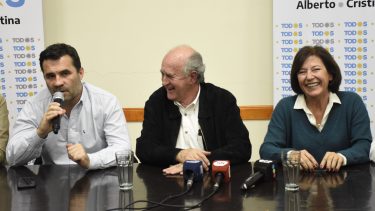 Martínez celebró el triunfo y ya piensa en las generales de octubre